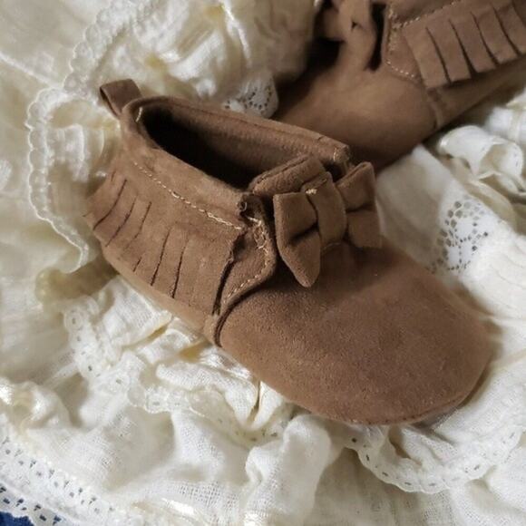 Carter's Baby Girl Faux Suede Moccasin Bootie Brown Size 3-6 months - Picture 1 of 8